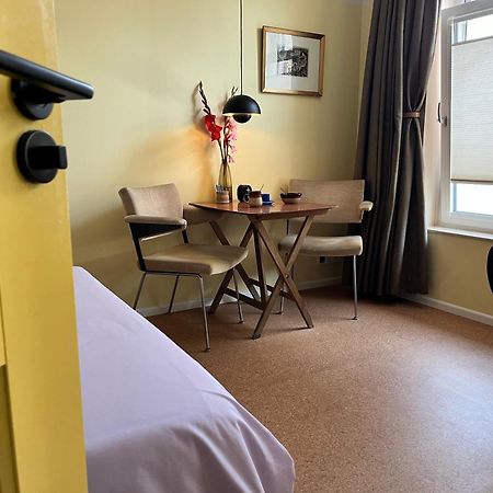 Red Cat In Bed Bed & Breakfast Eenrum Luaran gambar
