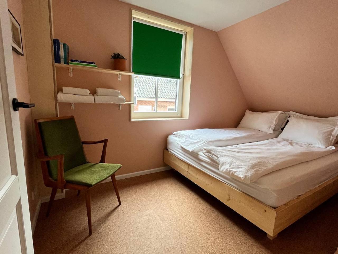 Red Cat In Bed Bed & Breakfast Eenrum Luaran gambar