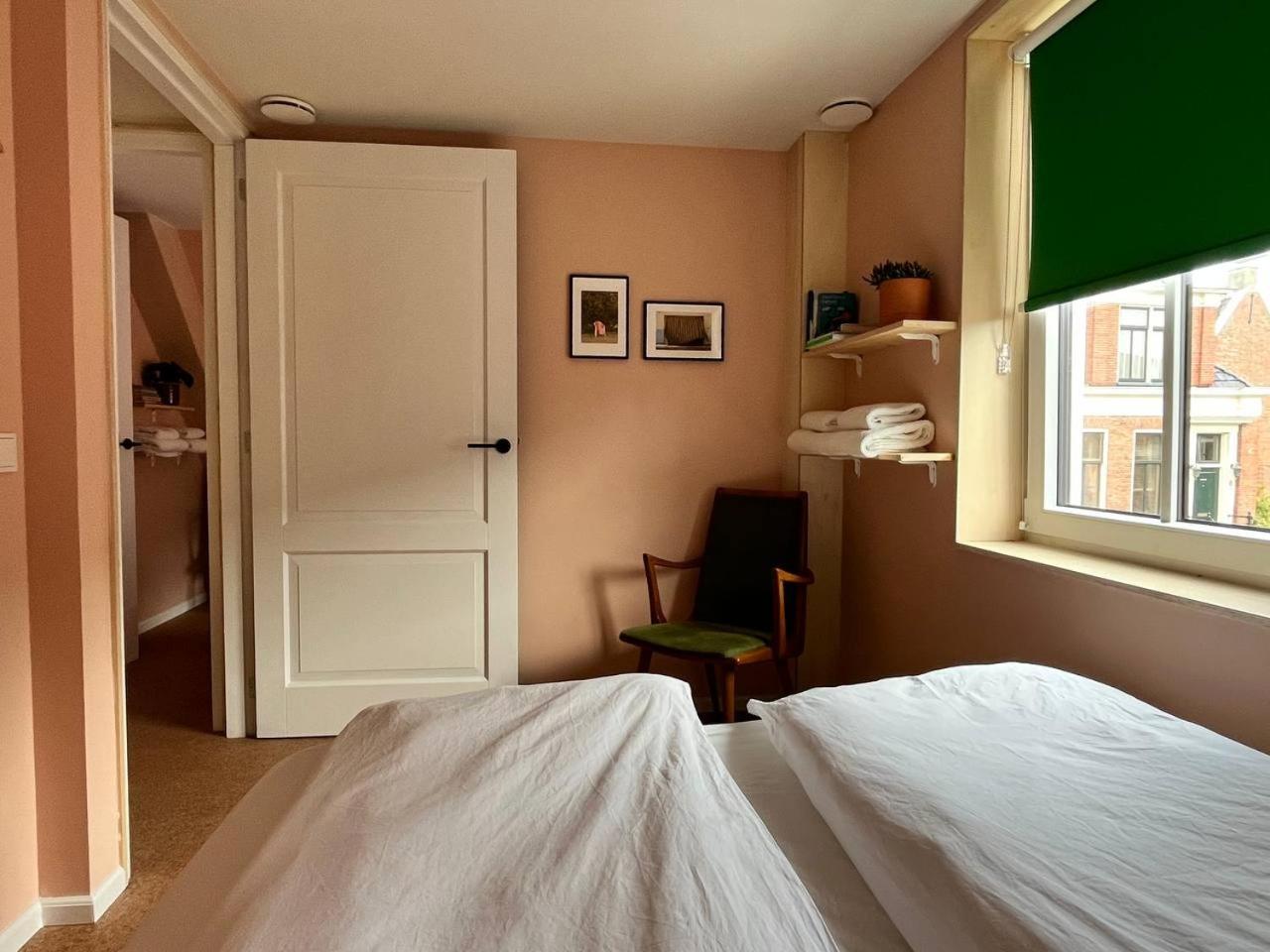 Red Cat In Bed Bed & Breakfast Eenrum Luaran gambar
