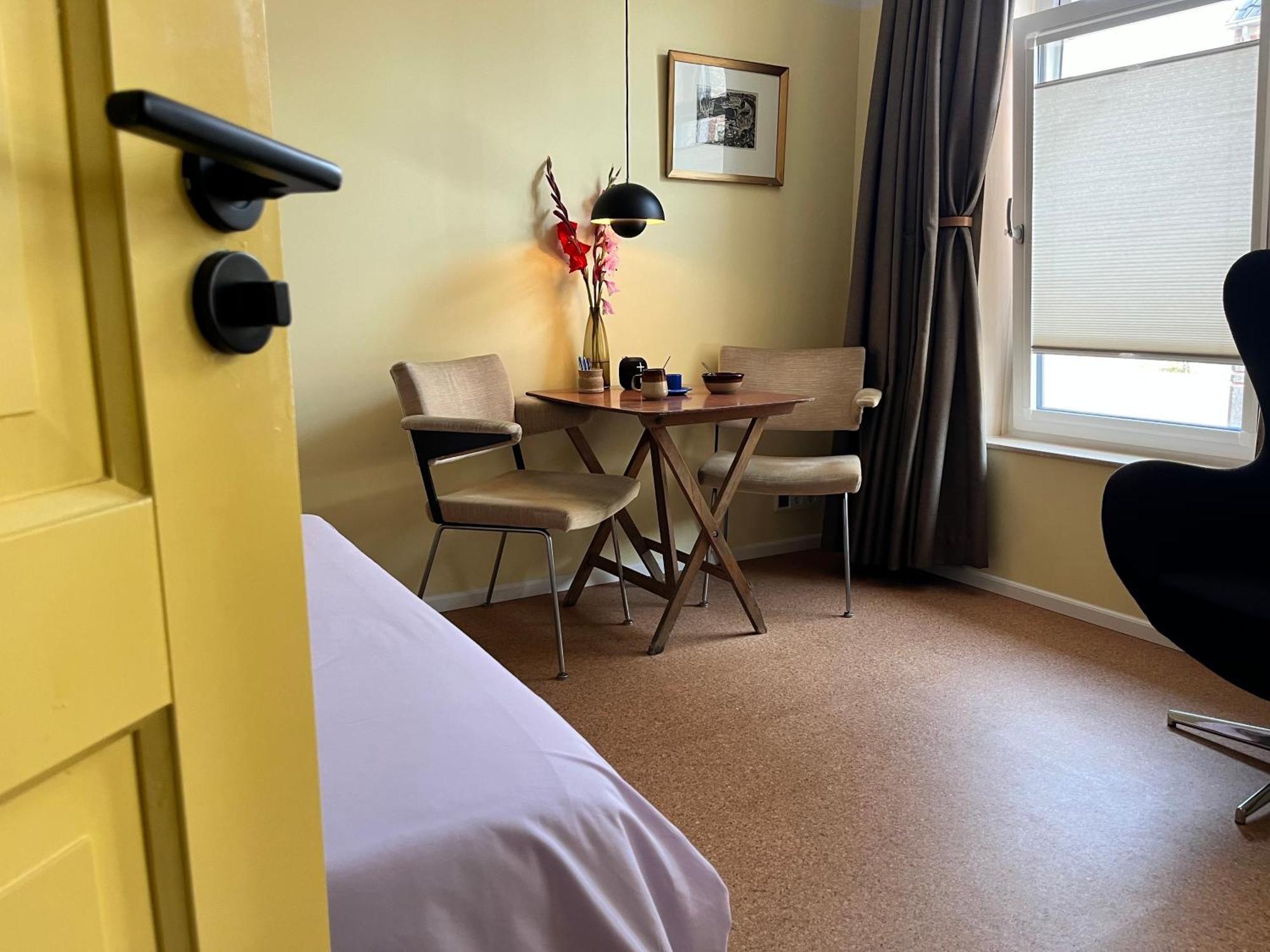 Red Cat In Bed Bed & Breakfast Eenrum Luaran gambar